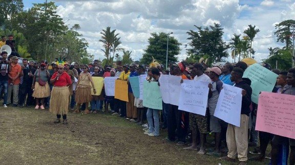 fphum-demonstrasi-sidang-paripurna-apbd-mimika-2026-tertunda