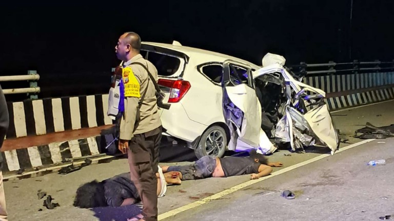 Laka tunggal MOBIL Daihatsu Sigra, dua orang meninggal dunia di tempat. Foto: Istimewa