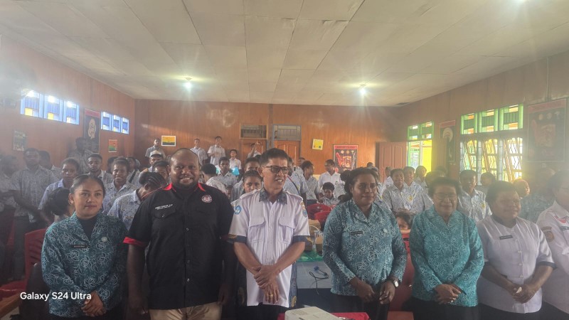 KPA Papua Tengah sosialisasi Bahaya HIV-AIDS di SMA Mandala Nabire. Foto : Elia Douw/Papua60detik