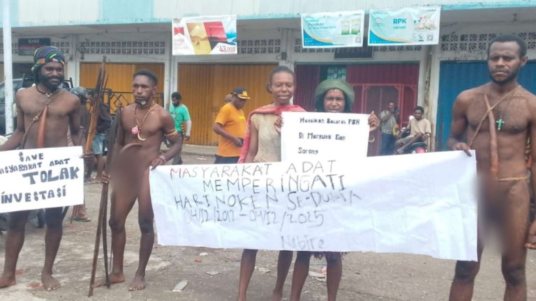 Solidaritas Pemuda Adat Papua Aksi Bisu Tolak PSN & Pendropan Militer