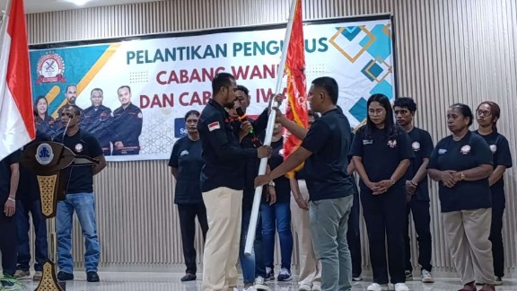 apkm-kukuhkan-pengurus-cabang-wania-dan-iwaka
