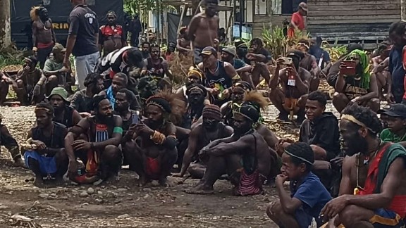 Salah satu kelompok terlibat konflik di Kwamki Narama. Foto: Eka/Papua60detik