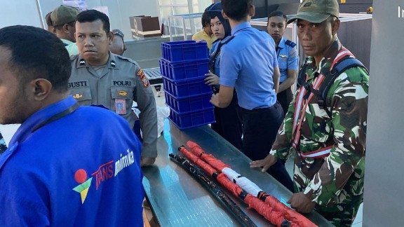 aparat-sita-busur-anak-panah-di-bandara-mozes-kilangin-timika