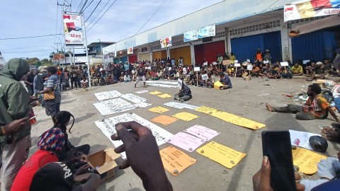 frmp-unjuk-rasa-peringati-hari-ham-di-nabire