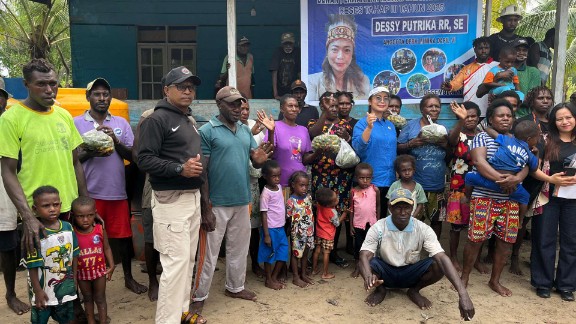 reses-tahap-iii-dessy-putrika-dorong-pemenuhan-kebutuhan-dasar-di-pesisir-mimika