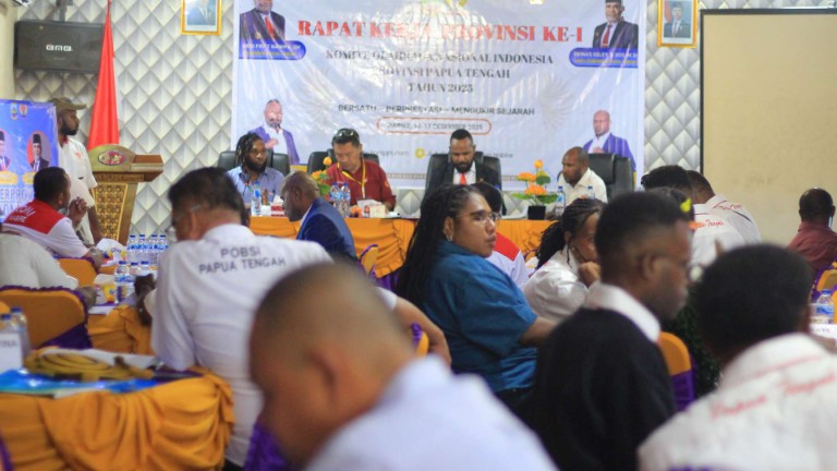 Yosua Tipagau, Ketua KONI Papua Tengah pimpin Rakerprov. Foto: Elia Douw/ Papua60detik