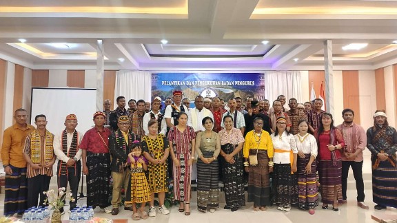 pengurus-ikf-mimika-periode-2025-2030-dikukuhkan