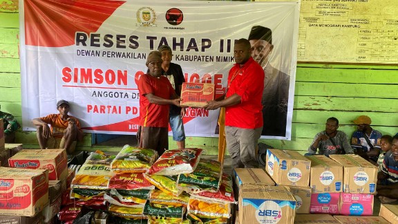 reses-di-jita-simson-gujangge-janji-perjuangkan-pendidikan-dan-rumah-layak-huni