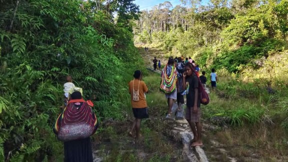 serangan-militer-di-gearek-sebabkan-warga-mengungsi-dpr-minta-tarik-pasukan