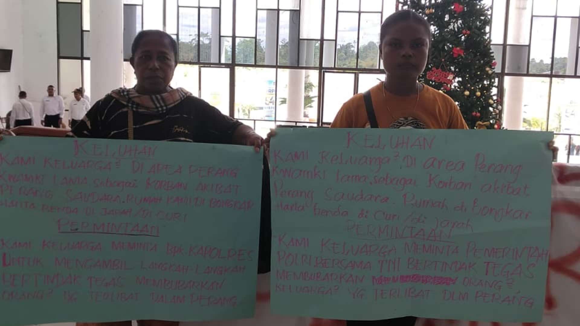 warga-kwamki-narama-datangi-kantor-bupati-minta-pemerintah-hadir-selesaikan-konflik