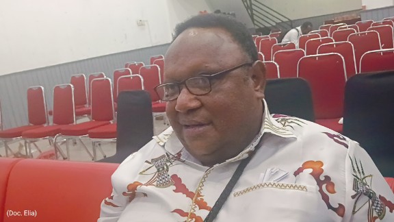 john-nr-gobai-tuding-pemprov-papua-tengah-biarkan-tambang-emas-ilegal-beroperasi