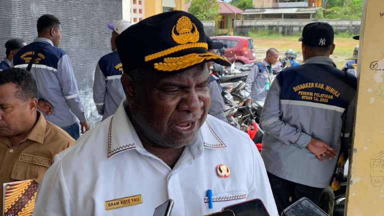 Pj Sekda Mimika, Abraham Kateyau selaku ketua tim Kerja Sama Pemanfaatan (KSP) yg bertanggung jawab untuk melaksanakan revitalisasi pesawat, Foto: Istimewa