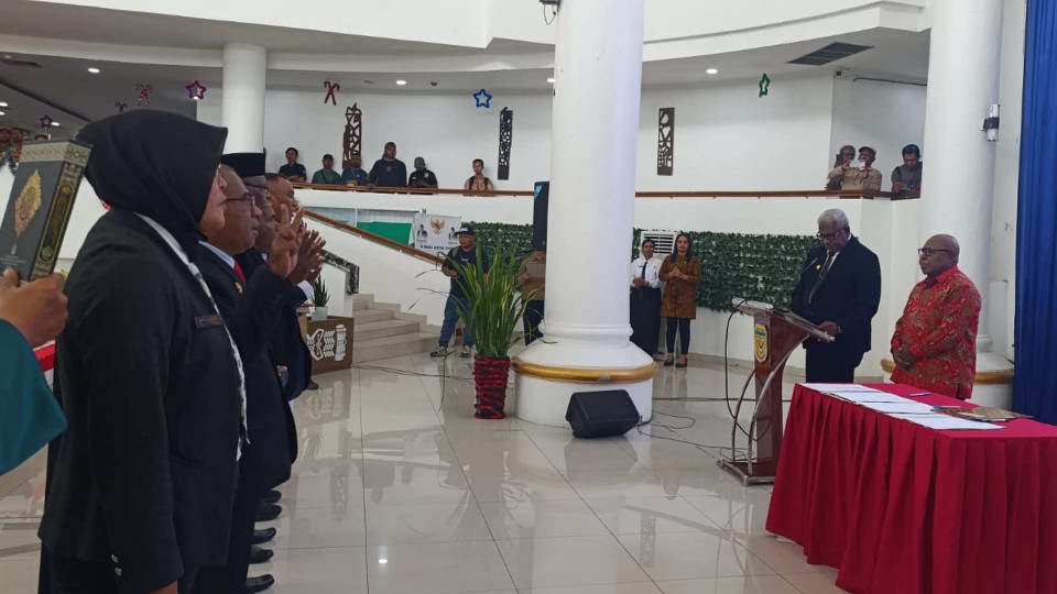Bupati Mimika, Johannes Rettob secara resmi melantik 5 Pejabat Pimpinan Tinggi (JPT) Pratama di lingkungan Pemerintah Kabupaten Mimika, Foto: Martha/Papua60detik