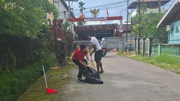jelang-natal-kelurahan-dingo-narama-bersih-bersih-lingkungan