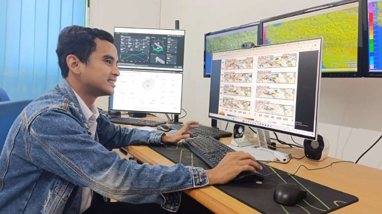 bmkg-timika-prediksi-hujan-di-malam-natal-dan-waspada-hujan-saat-tahun-baru