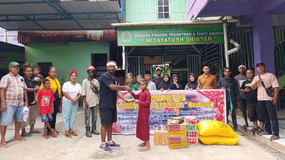 Komunitas Labeti melakukan kunjungan berbagi kasih ke beberapa panti asuhan di Timika, Foto: Martha/Papua60detik