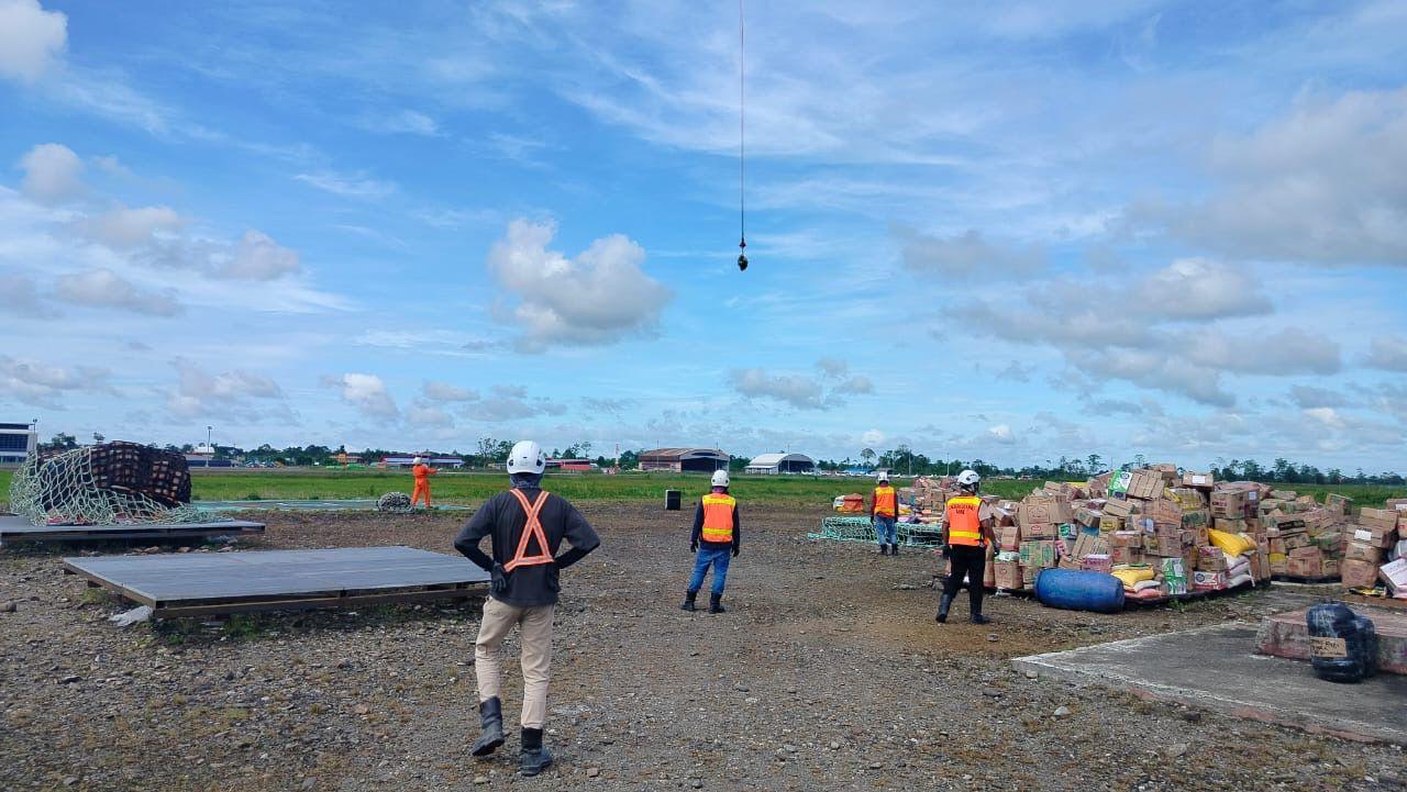 freeport-terbangkan-90-ton-kebutuhan-natal-warga-di-dataran-tinggi-mimika