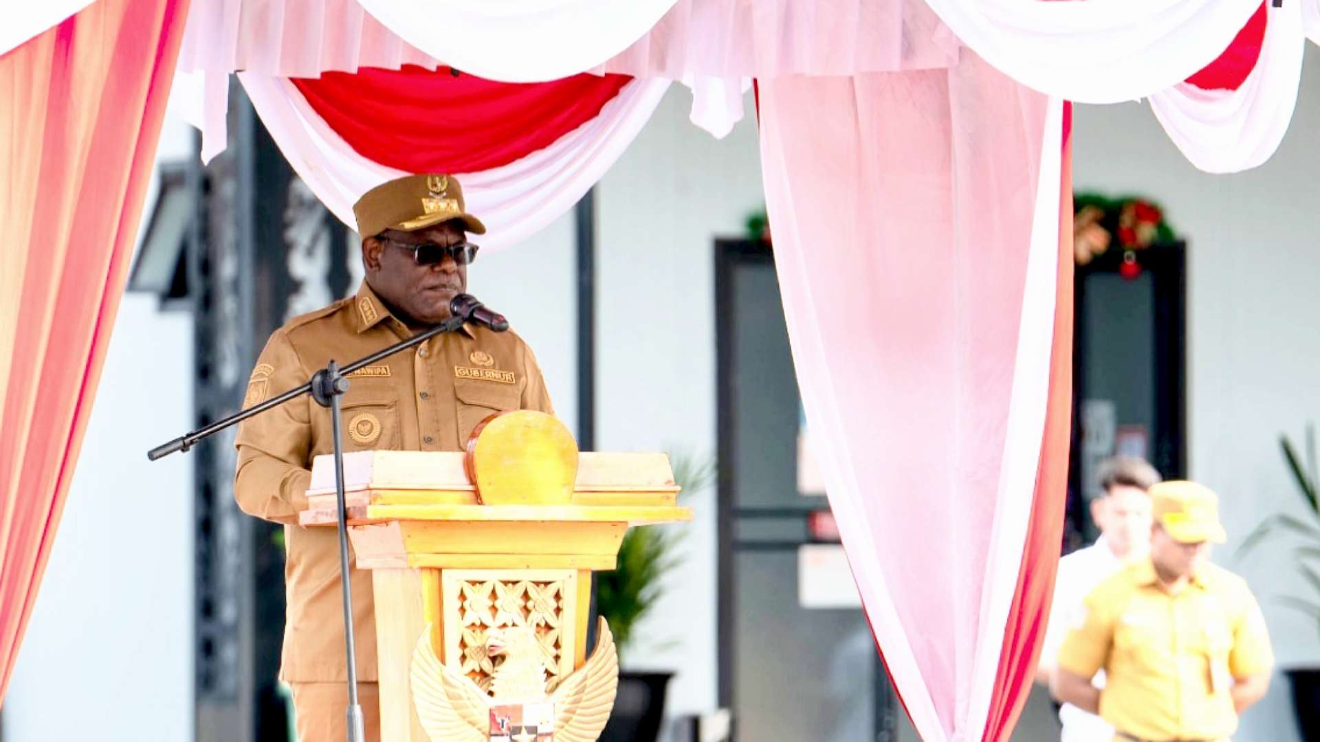 gubernur-papua-tengah-ancam-pecat-asn-yang-langgar-disiplin