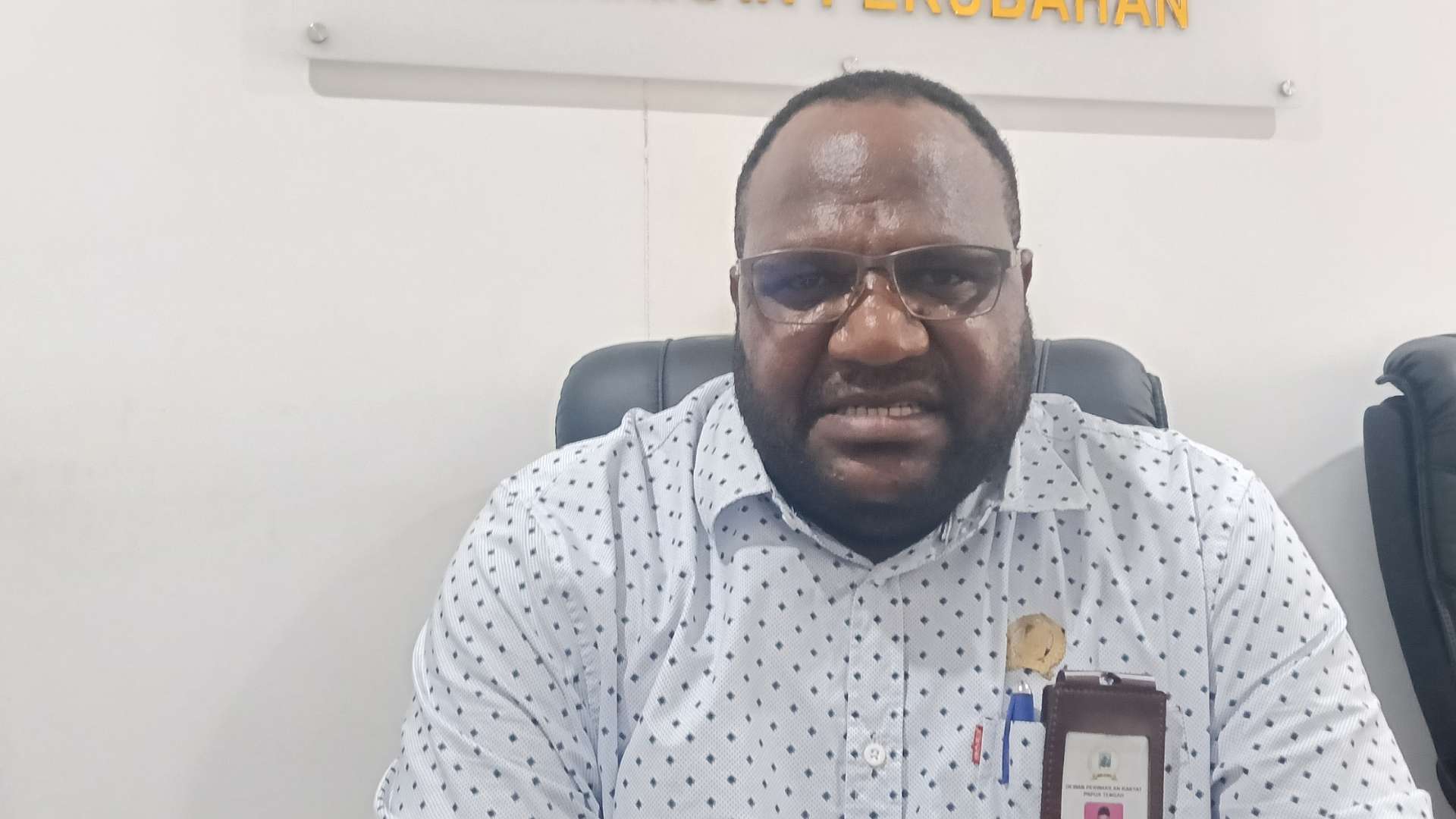 henes-sondegau-kritik-kehadiran-bupati-intan-jaya-di-rambu-solo-toraja