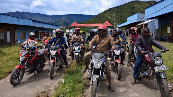 ojek-di-dogiyai-bikin-komunitas-ojek-ini-program-kerjanya