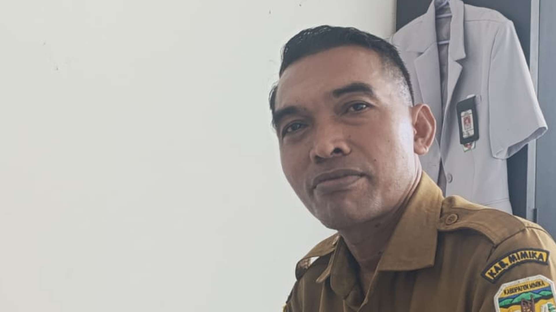 Kabid Hubungan Industri Disnakertrans Kabupaten Mimika, Humpri Taihuttu, foto: Martha/ Papua60detik