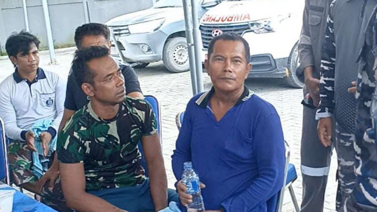 Sempat terombang-ambing di laut, Suryadi berhasil dievakuasi. Foto: Eka/Papua60detik