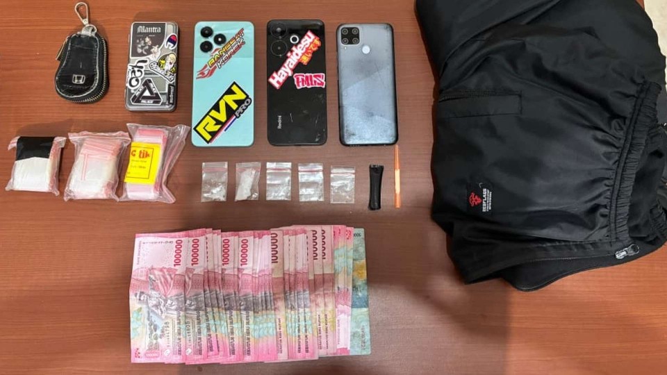 Barang bukti yang disita dari pelaku tindak pidana peredaran narkoba. Foto: Istimewa