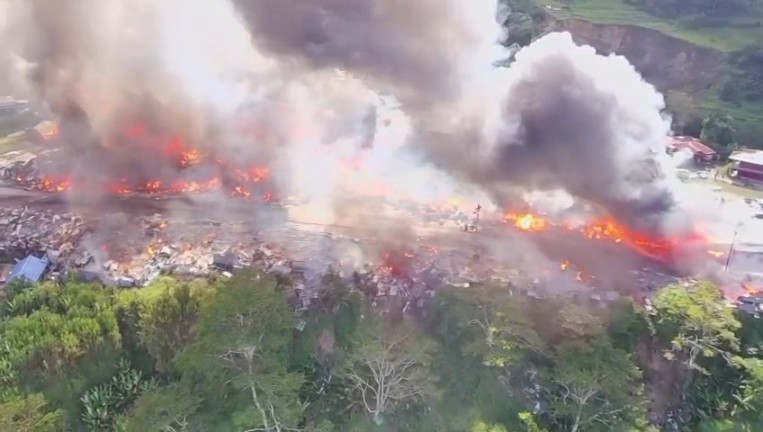 kebakaran-hebat-di-tolikara-ratusan-bangunan-hangus