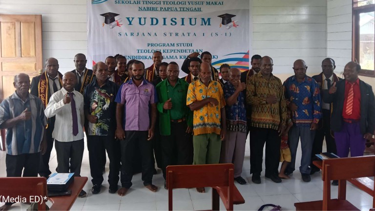 15-mahasiswa-stt-yusuf-makai-nabire-yudisium