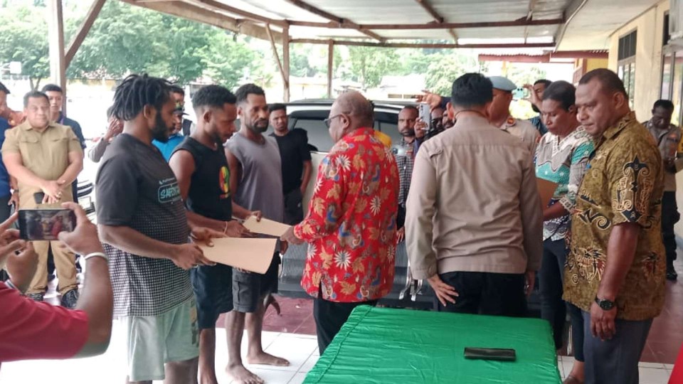 21-tahanan-konflik-kwamki-narama-dibebaskan