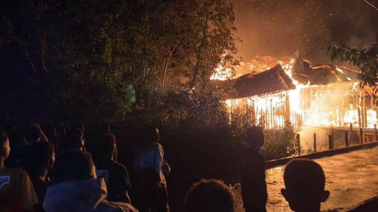 Rumah Jabatan Anggota DPRK Asmat Dilalap Api, 18 Penghuni Selamat