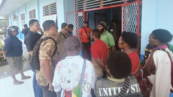 Honorer K2 Datangi Kantor BKPSDM Nabire, Cek Kejelasan Pengangkatan Pegawai