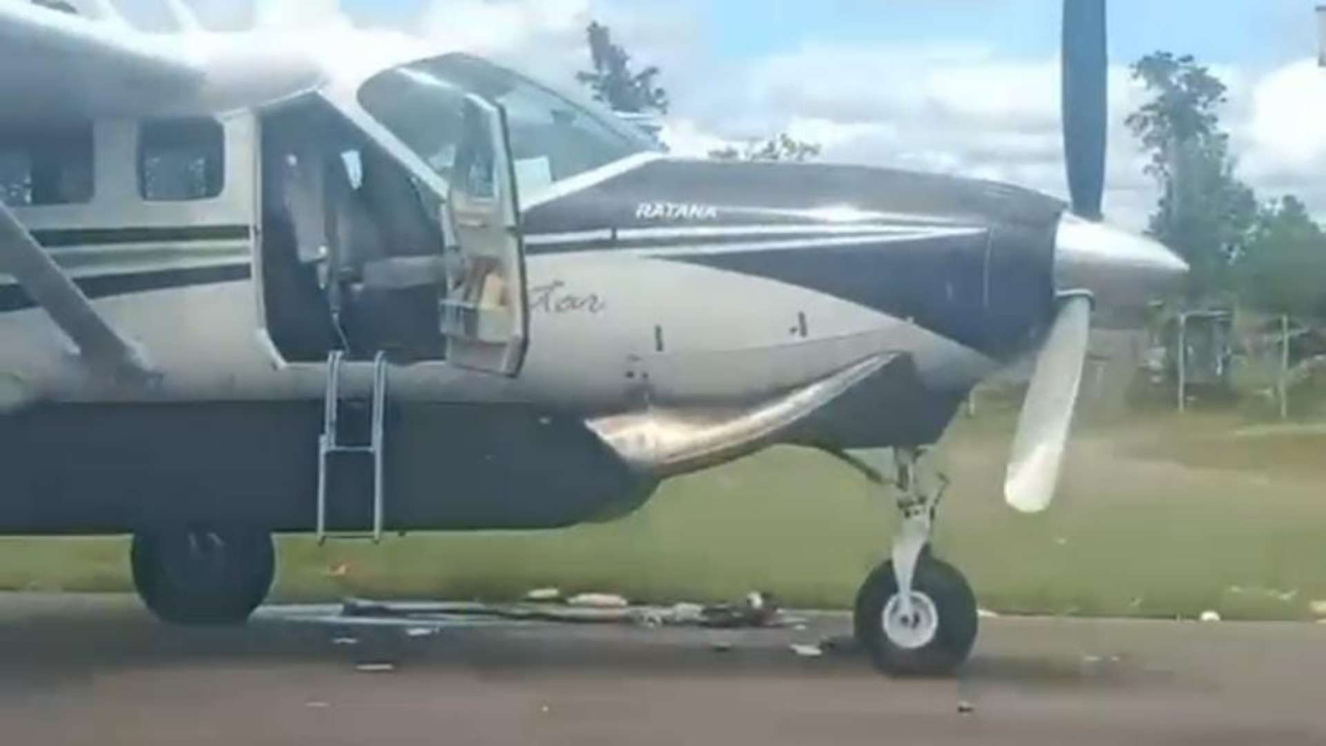 tpnpb-akui-tembak-mati-pilot-smart-air-aviation