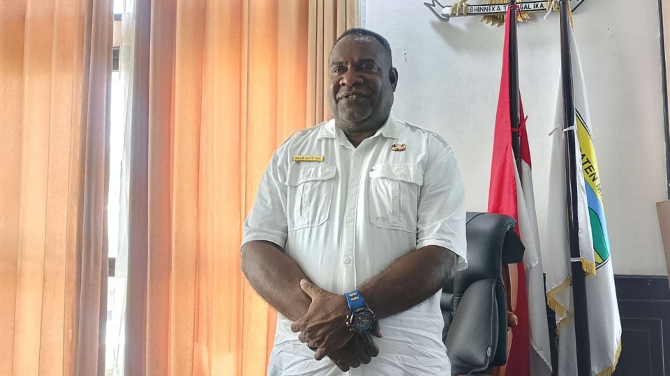 lebih-dekat-dengan-abraham-kateyau-putra-kamoro-penerima-beasiswa-ypmak