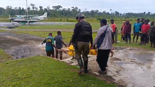 jenazah-pilot-dan-kopilot-berhasil-dievakuasi-dari-korowai