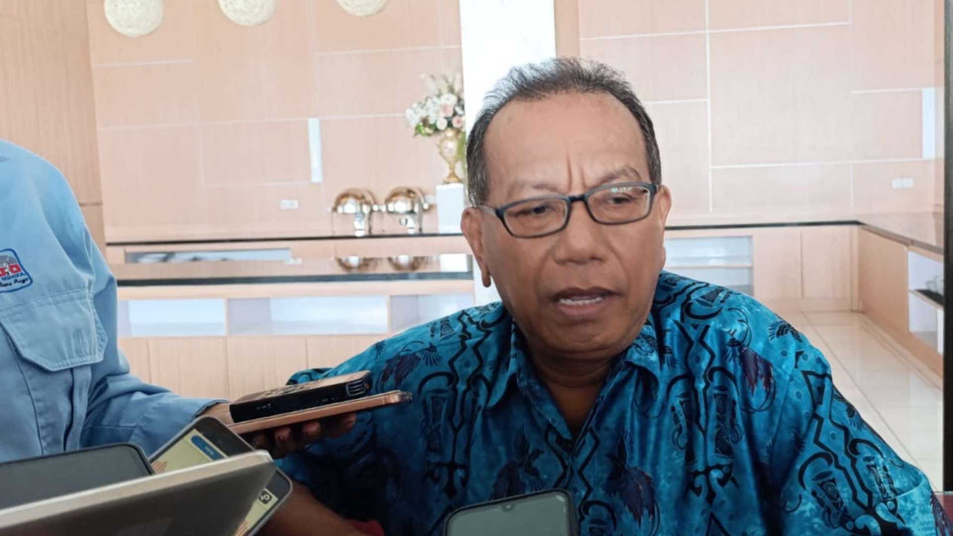 Direktur Yayasan Rumsram, Ishak Matarihi, foto: Martha/ Papua60detik