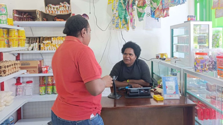 YPMAK Tinjau Perkembangan 3 Kios Binaan