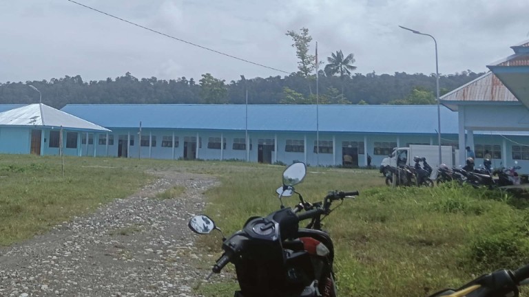 SMA Negeri Meepago Hadapi Krisis Air Bersih