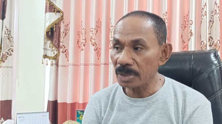 kadistrik-miru-imbau-orang-tua-di-nayaro-tak-ikutkan-anak-sekolah-ke-kota