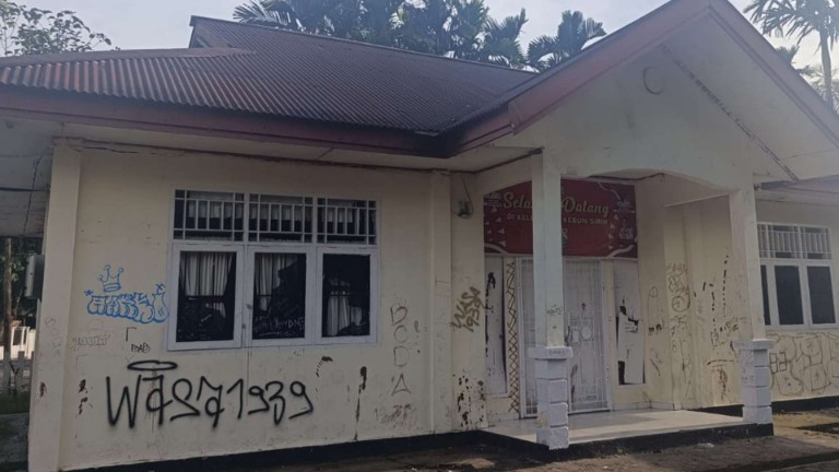 Gedung kantor kelurahan Kebun Sirih yang sudah tidak terpakai, foto: Martha/Papua60detik