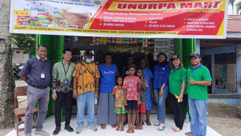 ypmak-serahkan-kunci-kios-kelontong-ke-empat-pelaku-umkm-binaan