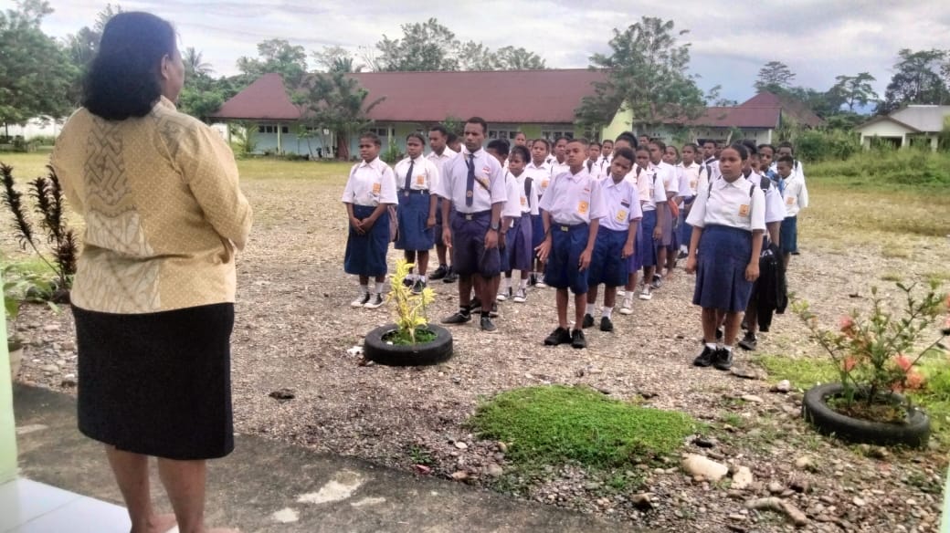 Didik 100 Persen OAP, Kondisi SMP Negeri 9 Memprihatinkan