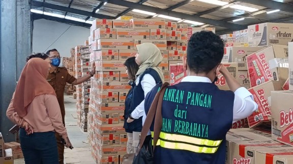 Sidak Distributor Pangan di Timika, Loka POM Temukan Produk Kedaluwarsa