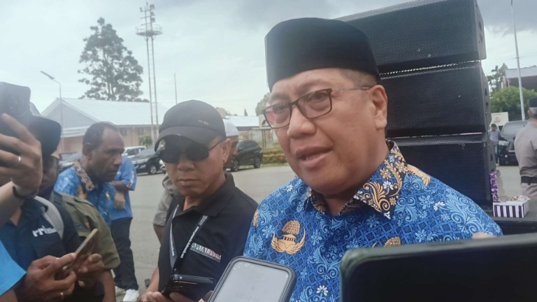 Pejabat (PJ) Sekretaris Daerah Provinsi Papua Tengah, Silwanus Sumule. Foto : Elia Douw/Papua60detik