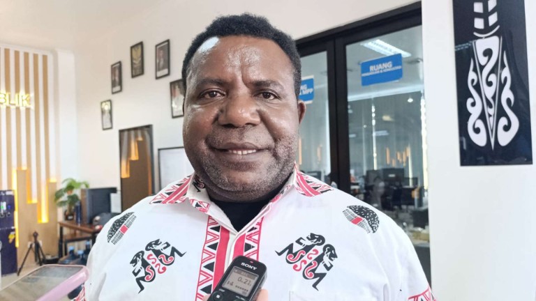 Plt Kepala Dinas Koperasi dan UMKM Mimika, Samuel Yogi, foto: Martha/Papua60detik