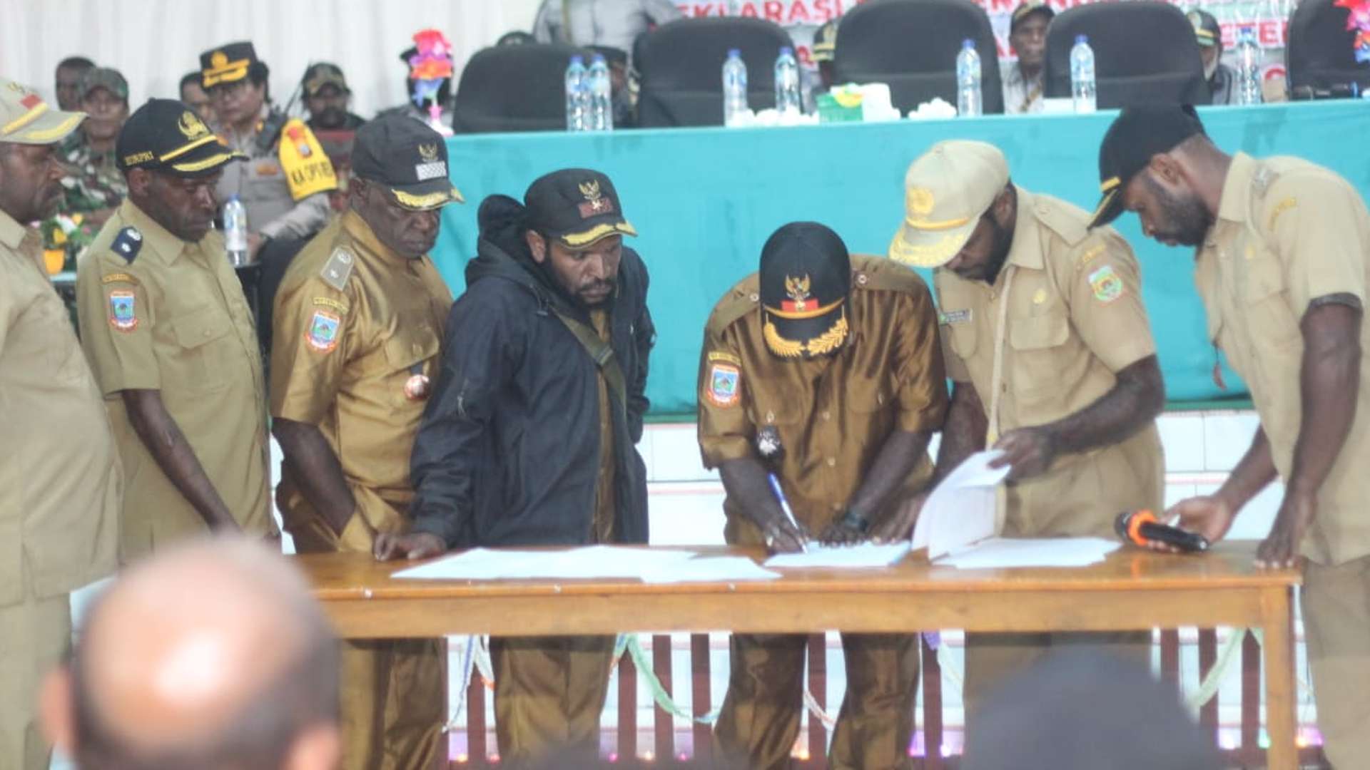 Pemerintah & Masyarakat Dogiyai Teken Deklarasi Jaga Keamanan Bersama