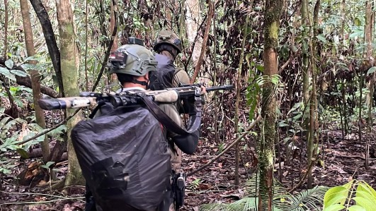 Satgas Rajawali Mambri bersama Satgas Operasi Damai Cartenz operasi penindakan terhadap kelompok bersenjata di kawasan Bukit Signal, sekitar Kali Pepaya, Kabupaten Nabire, Senin (16/3/2026). Foto: Satgas ODC 2026