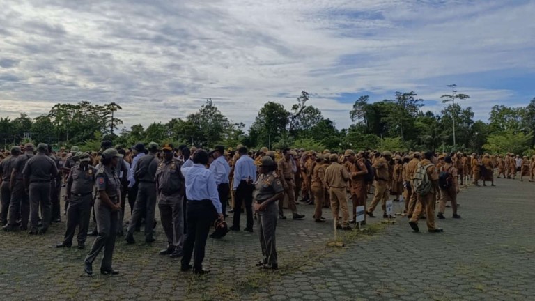 Pegawai di Kantor Bupati Mimika, foto: Martha/ Papua60detik