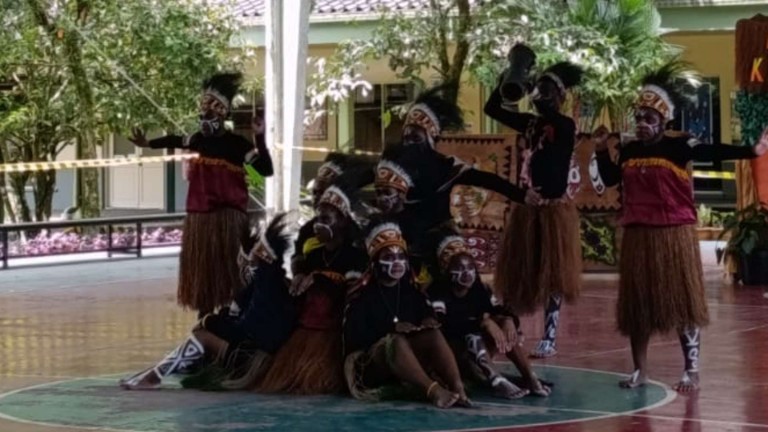Ajang Tari SMP YPJ, Lima Sekolah Unjuk Bakat Wujud Cinta Budaya Papua