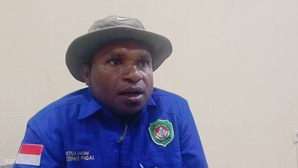 Ketua Umum Persatuan Tinju Amatir Indonesia atau (pertina) Provinsi Papua Tengah, Yustinus Pigai. Foto: Elia Douw/Papua60detik